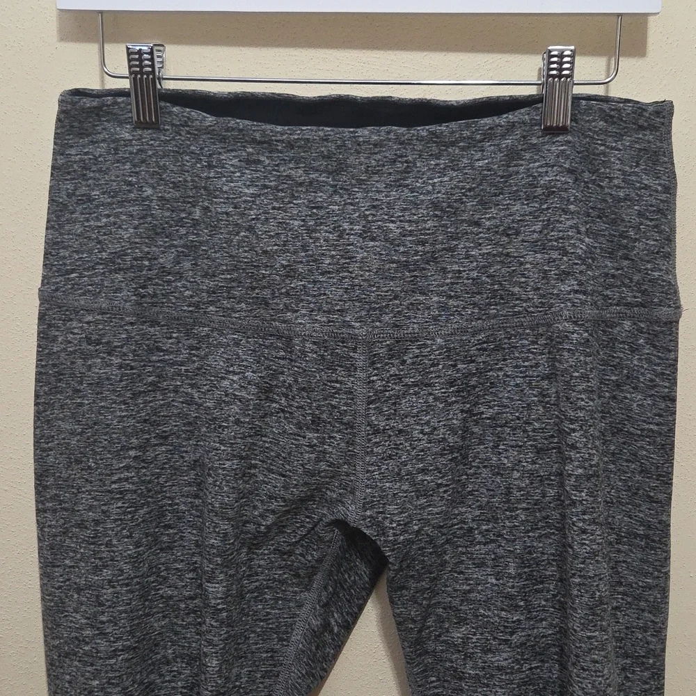 Beyond Yoga Heather Grey High Waisted Cropped Capri Leggings Size 1X - Picture 6 of 12